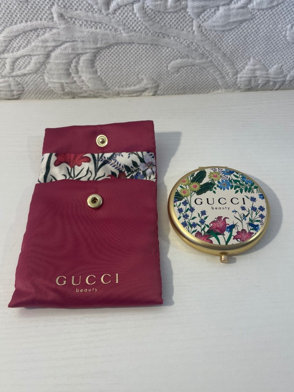Gucci Beauty Floral Compact Mirror White & Gold With Burgundy Pouch PRICE FIRM